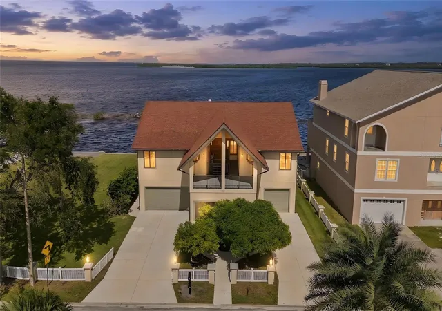 Photo 2 of Single family home for sale at 5767 Westshore Dr, New Port Richey, FL 34652 | MLS# W7890292 | Listing updated on 2026-10-29