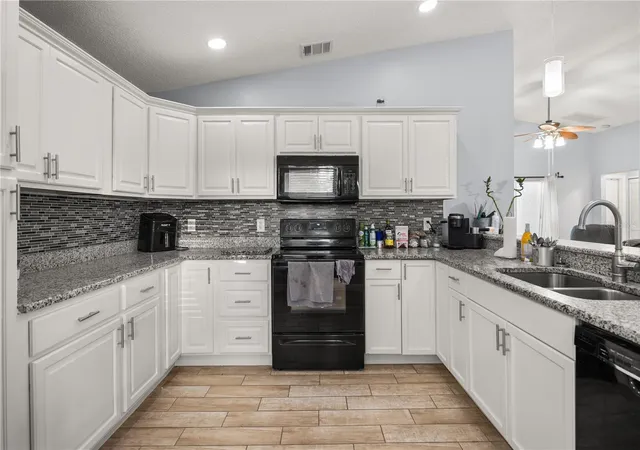 Photo 2 of Single family home for sale at 2930 Woolridge Dr, Orlando, FL 32837 | MLS# O6449627 | Listing updated on 2026-10-20