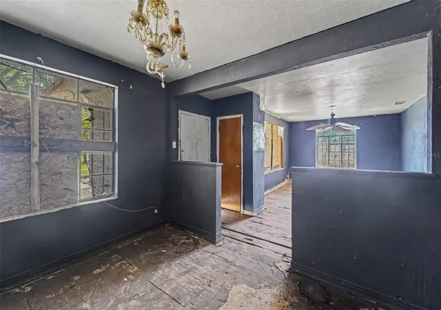 Photo 3 of Single family home for sale at 504 E Emily St, Tampa, FL 33603 | MLS# TB8557752 | Listing updated on 2026-10-21