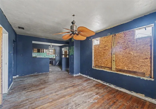Photo 3 of Single family home for sale at 504 E Emily St, Tampa, FL 33603 | MLS# TB8557752 | Listing updated on 2026-10-21