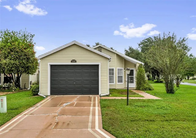Photo 1 of Single family home for sale at 25345 Green Heron Dr, Leesburg, FL 34748 | MLS# O6449631 | Listing updated on 2026-10-15