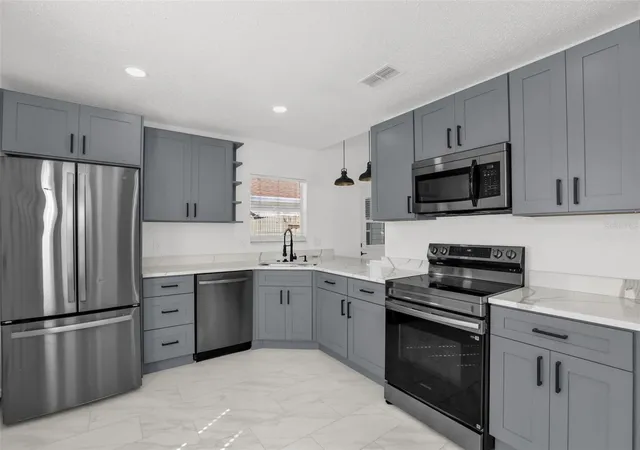 Photo 3 of Single family home for sale at 25345 Green Heron Dr, Leesburg, FL 34748 | MLS# O6449631 | Listing updated on 2026-10-15
