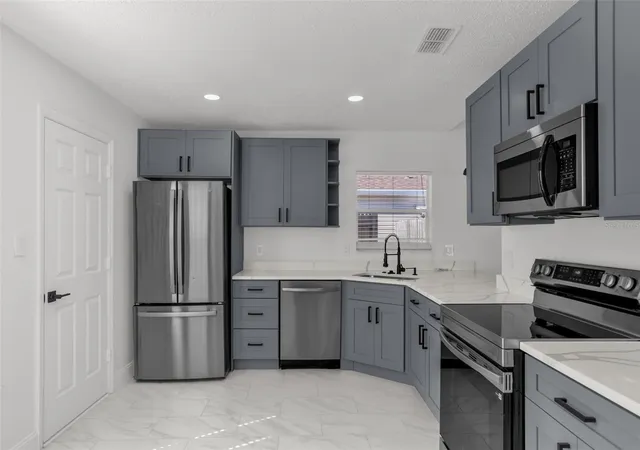 Photo 3 of Single family home for sale at 25345 Green Heron Dr, Leesburg, FL 34748 | MLS# O6449631 | Listing updated on 2026-10-15