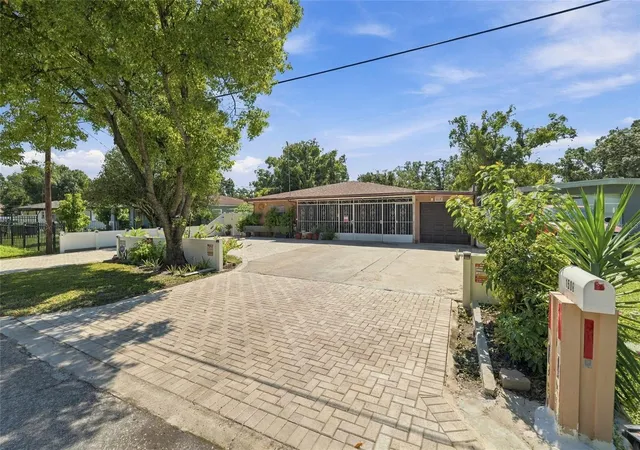 Photo 3 of Single family home for sale at 1508 W Knollwood St, Tampa, FL 33604 | MLS# TB8557754 | Listing updated on 2026-10-22