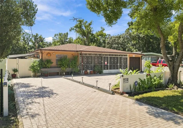 Photo 4 of Single family home for sale at 1508 W Knollwood St, Tampa, FL 33604 | MLS# TB8557754 | Listing updated on 2026-10-22