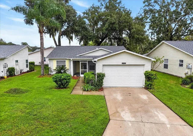 Photo 1 of Single family home for sale at 32226 Summertree Cir, Leesburg, FL 34748 | MLS# TB8557760 | Listing updated on 2026-10-14