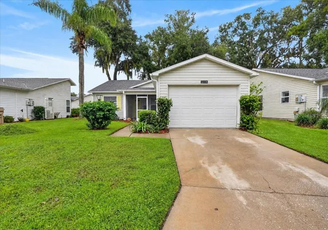 Photo 2 of Single family home for sale at 32226 Summertree Cir, Leesburg, FL 34748 | MLS# TB8557760 | Listing updated on 2026-10-14