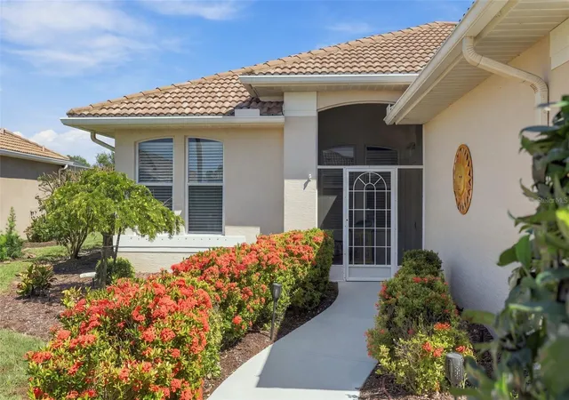 Photo 3 of Single family home for sale at 687 Lakescene Dr, Venice, FL 34293 | MLS# N6146179 | Listing updated on 2026-10-20