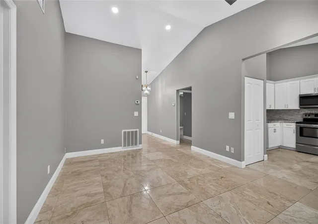 Photo 3 of Townhouse for sale at 4004 Shoreside Cir, Tampa, FL 33624 | MLS# TB8557762 | Listing updated on 2026-10-25