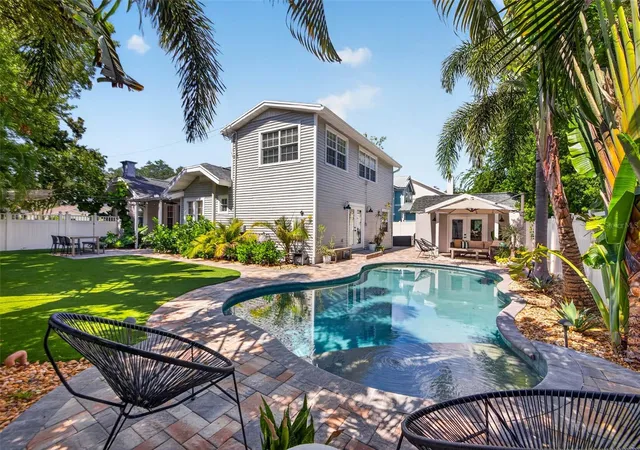 Photo 4 of Single family home for sale at 3917 W San Juan St, Tampa, FL 33629 | MLS# TB8557763 | Listing updated on 2026-10-19