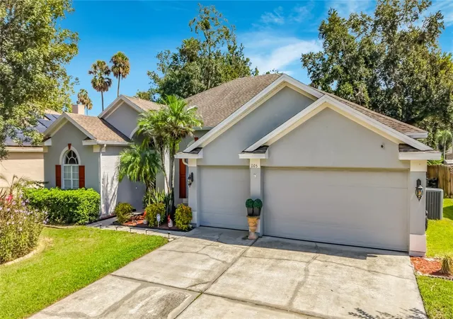 Photo 4 of Single family home for sale at 1105 Shadowbrook Trl, Winter Springs, FL 32708 | MLS# O6449643 | Listing updated on 2026-10-26