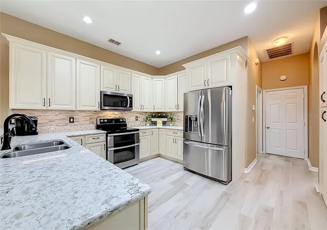 Photo 1 of Single family home for sale at 1105 Shadowbrook Trl, Winter Springs, FL 32708 | MLS# O6449643 | Listing updated on 2026-10-26