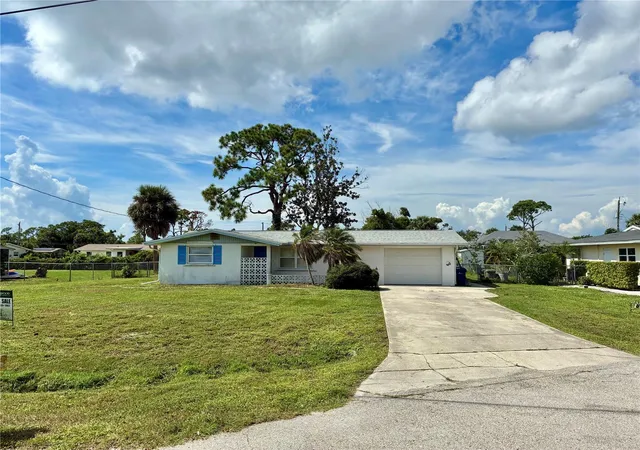 Single family home for sale at 90 Harwich Cir, ENGLEWOOD, FL 34223 | MLS# A4709465