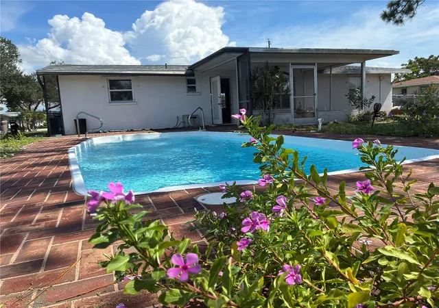 Photo 1 of Single family home for sale at 90 Harwich Cir, Englewood, FL 34223 | MLS# A4709465 | Listing updated on 2026-10-28