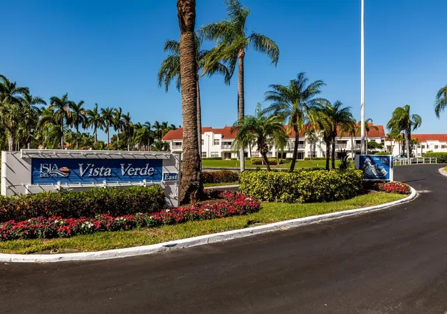 Photo 4 of Condo for sale at 6011 Bahia Del Mar Blvd #150, Saint Petersburg, FL 33715 | MLS# TB8557772 | Listing updated on 2026-10-14