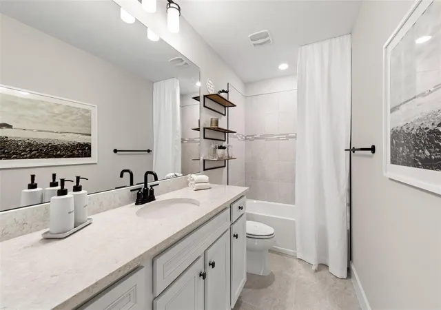 Photo 3 of Single family home for sale at 17045 Moonflower Dr, Venice, FL 34293 | MLS# TB8557775 | Listing updated on 2026-10-20