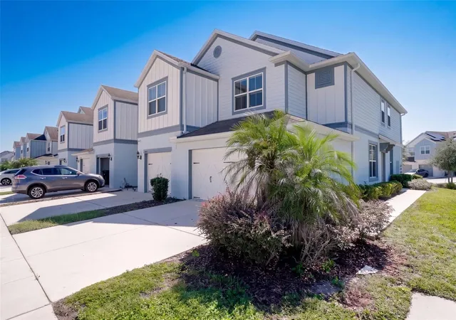 Photo 3 of Townhouse for sale at 3768 Plainview Dr, Orlando, FL 32824 | MLS# O6449659 | Listing updated on 2026-10-16