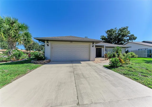 Photo 2 of Single family home for sale at 3200 Meadow Run Dr, Venice, FL 34293 | MLS# N6146184 | Listing updated on 2026-10-22