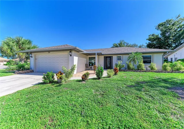 Photo 3 of Single family home for sale at 3200 Meadow Run Dr, Venice, FL 34293 | MLS# N6146184 | Listing updated on 2026-10-22