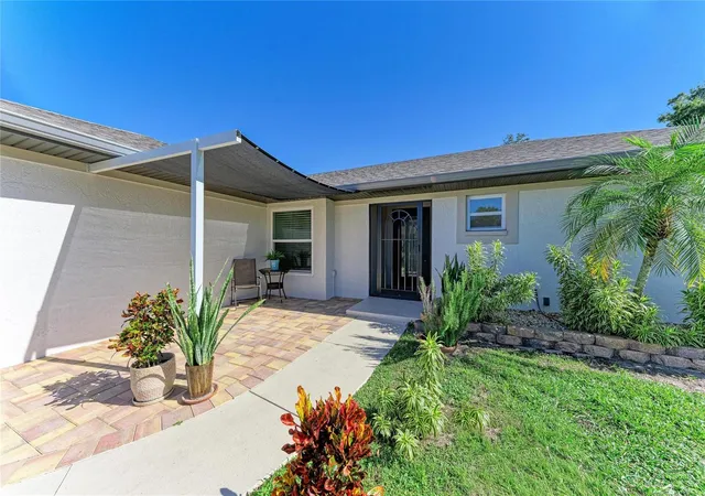 Photo 4 of Single family home for sale at 3200 Meadow Run Dr, Venice, FL 34293 | MLS# N6146184 | Listing updated on 2026-10-22