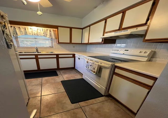 Photo 1 of Single family home for sale at 1118 Courtland St, Orlando, FL 32804 | MLS# O6449681 | Listing updated on 2026-10-21