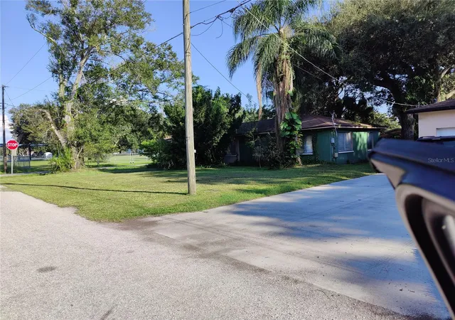 Photo 4 of Single family home for sale at 504 W Curtis St, Tampa, FL 33603 | MLS# O6449685 | Listing updated on 2026-10-15