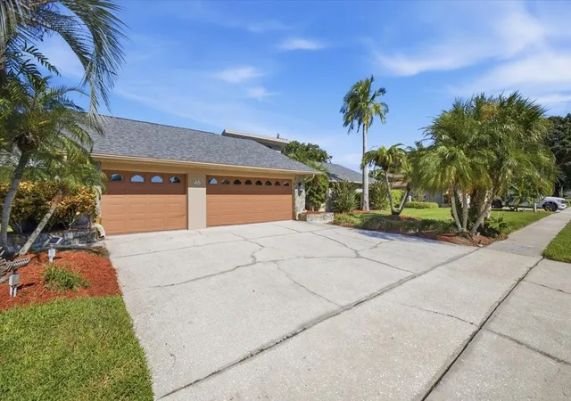 Photo 2 of Single family home for sale at 3168 Masters Dr, Clearwater, FL 33761 | MLS# TB8557801 | Listing updated on 2026-10-16