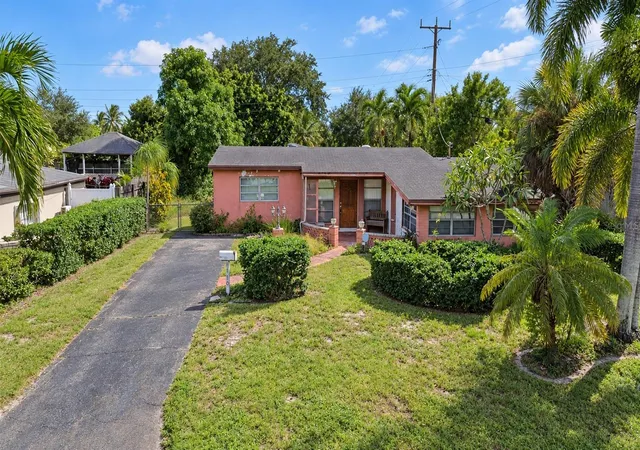 Photo 1 of Single family home for sale at 6770 Mckinley St, HOLLYWOOD, FL 33024 | MLS# TB8557803 | Listing updated on 2026-10-14