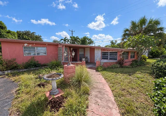 Photo 2 of Single family home for sale at 6770 Mckinley St, HOLLYWOOD, FL 33024 | MLS# TB8557803 | Listing updated on 2026-10-14