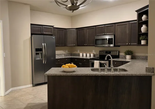 Listing Photo 4 - Condo for sale in building located at 2203 Preservation Dr, Plant City, FL 33566 - Unit #0