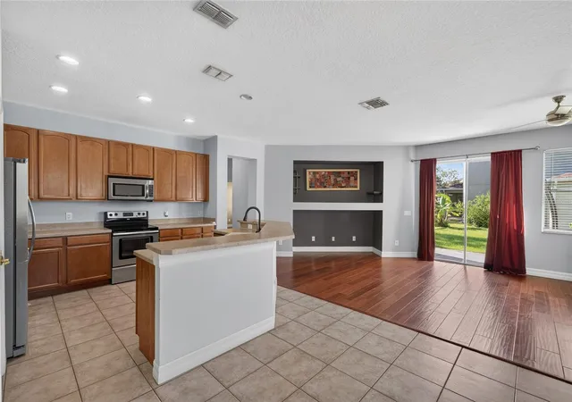 Photo 4 of Single family home for sale at 9806 Chorlton Cir, Orlando, FL 32832 | MLS# O6449725 | Listing updated on 2026-10-16