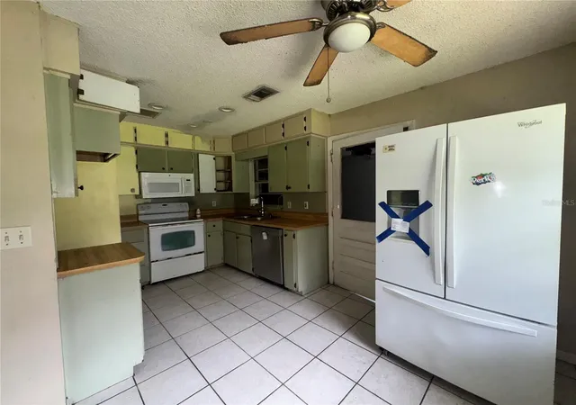 Photo 3 of Single family home for sale at 1603 Royal Palm Dr, Edgewater, FL 32132 | MLS# O6449729 | Listing updated on 2026-10-15