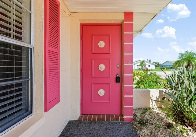 Photo 3 of Single family home for sale at 303 Green Manor Dr, Sun City Center, FL 33573 | MLS# TB8557879 | Listing updated on 2026-10-28
