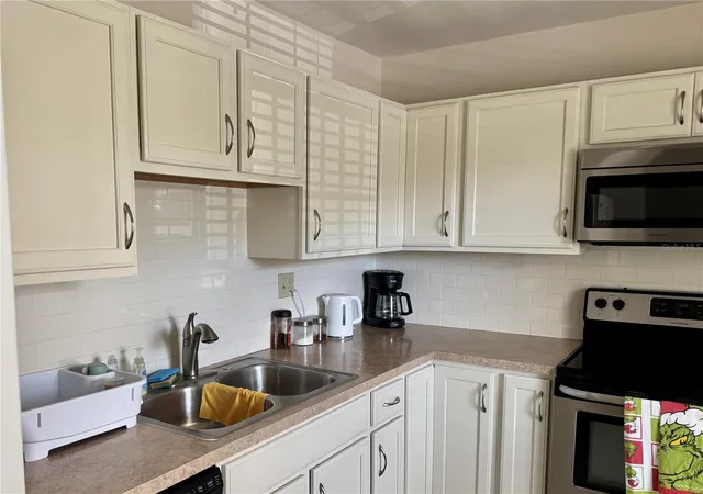 Photo 4 of Condo for sale at 7880 Palm Aire Ln #203, Sarasota, FL 34243 | MLS# A4709508 | Listing updated on 2026-10-17