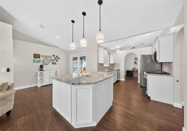 Photo 4 of Single family home for sale at 8 Lakeview Reserve Blvd, Winter Garden, FL 34787 | MLS# O6449759 | Listing updated on 2026-10-21