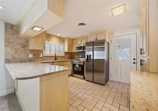 Photo 3 of Single family home for sale at 1323 Alyce St, Lakeland, FL 33801 | MLS# L4965775 | Listing updated on 2026-10-28