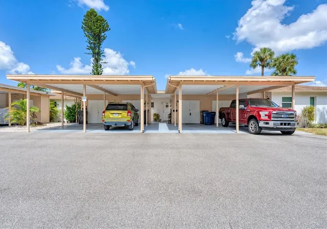 Photo 1 of House for sale at 2905 51st Avenue W, Bradenton, FL 34207 | MLS# A4709520 | Listing updated on 2026-10-20