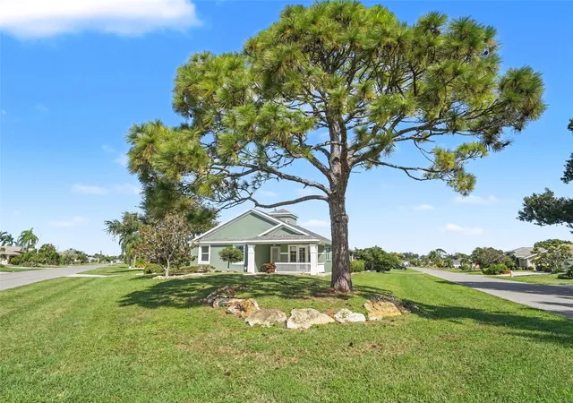 Photo 2 of Single family home for sale at 1380 Washington Dr, Venice, FL 34293 | MLS# TB8557905 | Listing updated on 2026-10-21