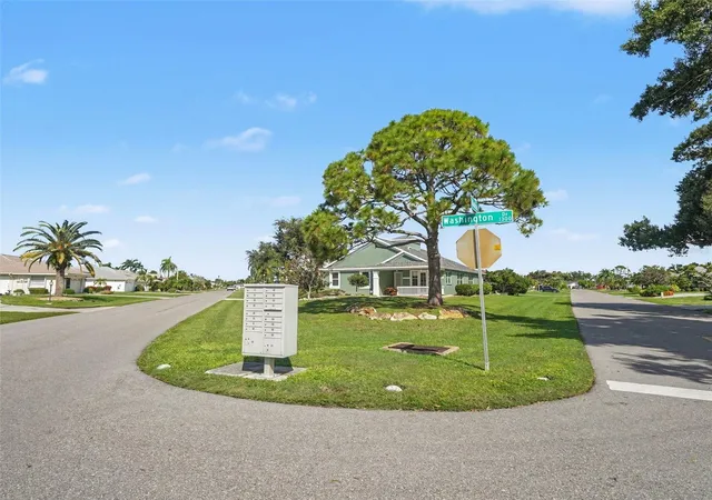 Photo 3 of Single family home for sale at 1380 Washington Dr, Venice, FL 34293 | MLS# TB8557905 | Listing updated on 2026-10-21