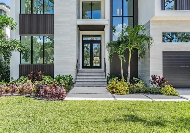 Photo 4 of Single family home for sale at 214 S Renellie Dr, Tampa, FL 33609 | MLS# O6449773 | Listing updated on 2026-10-15