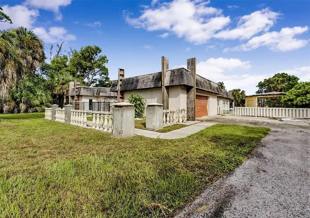 Photo 3 of Single family home for sale at 4231 Erindale Dr, North Fort Myers, FL 33903 | MLS# A4709525 | Listing updated on 2026-10-15