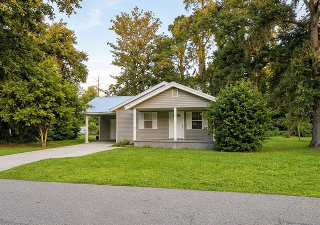 Photo 1 of Single family home for sale at 304 Iowa St, Niceville, FL 32578 | MLS# K4903874 | Listing updated on 2026-10-15