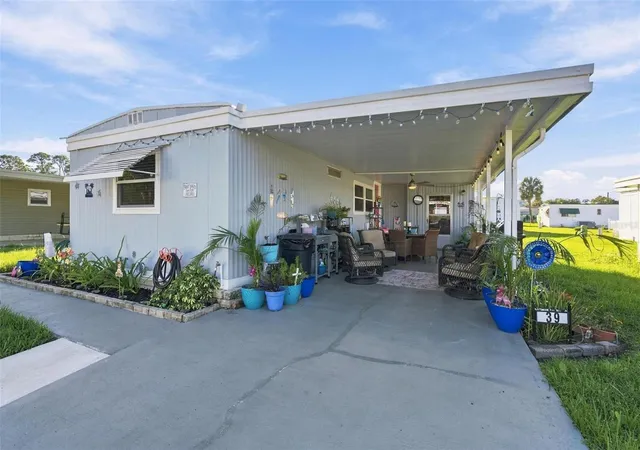Photo 3 of Manufactured home for sale at 39 Hawaiian Way, Leesburg, FL 34788 | MLS# O6449784 | Listing updated on 2026-10-16