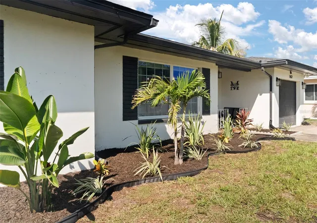 Photo 3 of Single family home for sale at 1432 Lime St, Clearwater, FL 33756 | MLS# TB8557925 | Listing updated on 2026-10-15