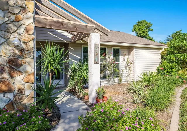 Photo 3 of Single family home for sale at 204 46th Street NW, Bradenton, FL 34209 | MLS# A4709536 | Listing updated on 2026-10-27