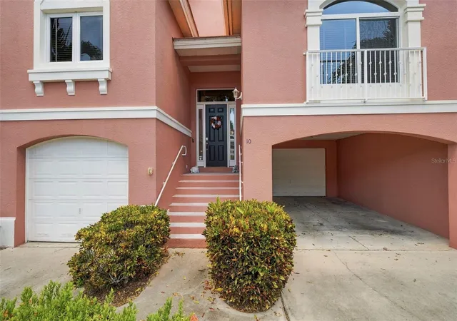 Photo 2 of Townhouse for sale at 10 Lincoln Ave S, Saint Petersburg, FL 33711 | MLS# TB8557943 | Listing updated on 2026-10-17