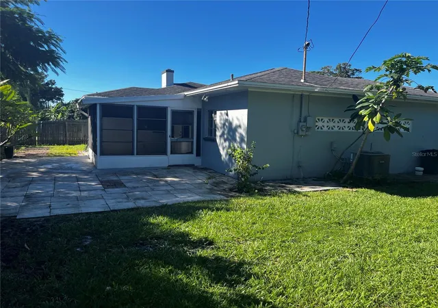 Photo 4 of Single family home for sale at 301 N Corona Ave, Clearwater, FL 33765 | MLS# TB8557952 | Listing updated on 2026-10-21