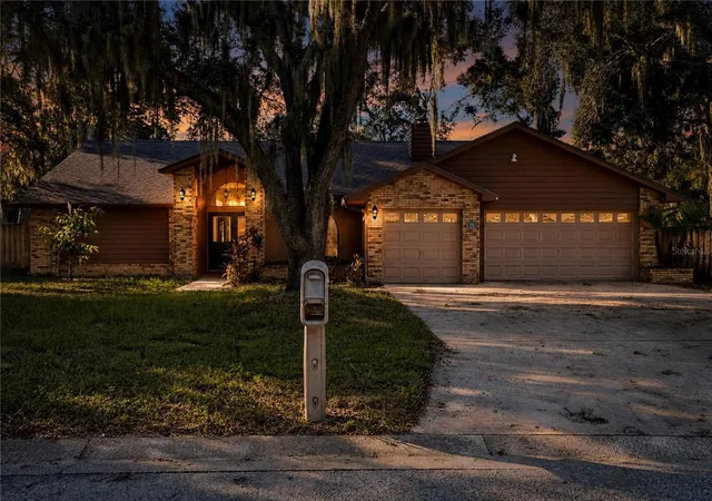 Photo 3 of Single family home for sale at 1005 Hollyberry Ct, Brandon, FL 33511 | MLS# TB8557968 | Listing updated on 2026-10-21