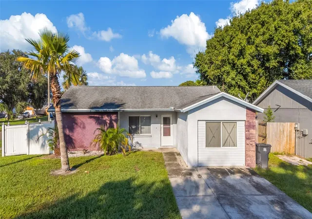 Photo 1 of Single family home for sale at 1002 Pine Ridge Cir, Brandon, FL 33511 | MLS# TB8557976 | Listing updated on 2026-10-20