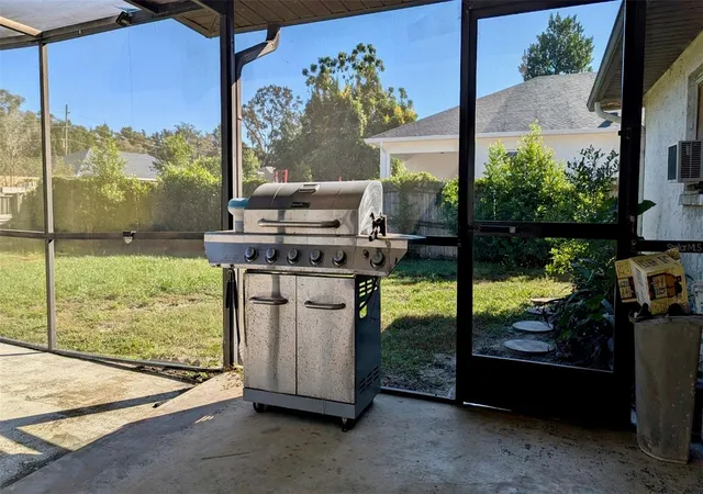 Photo 4 of Single family home for sale at 9439 Spring Hl Dr, Spring Hill, FL 34608 | MLS# TB8557992 | Listing updated on 2026-10-15